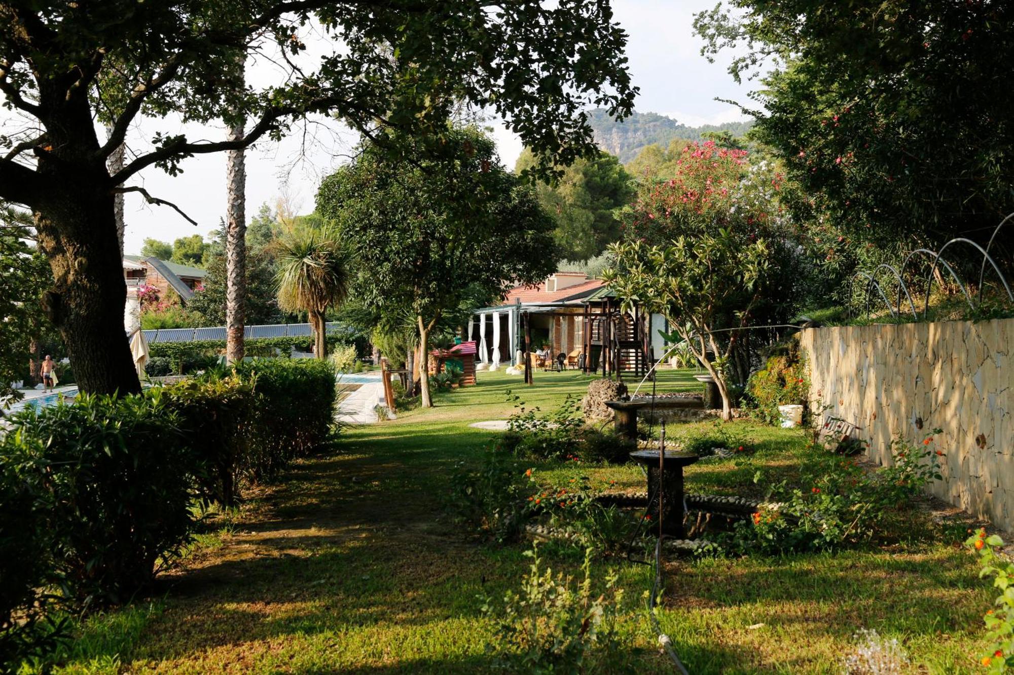 Residenza Giancesare Family Apartments Paestum Exterior foto